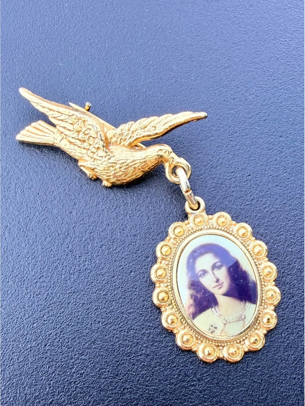 🚫SOLD OUT🚫Vintage Swallow Bird Madonna Portrait Dangle Brooch Pin - Picture 3 of 4
